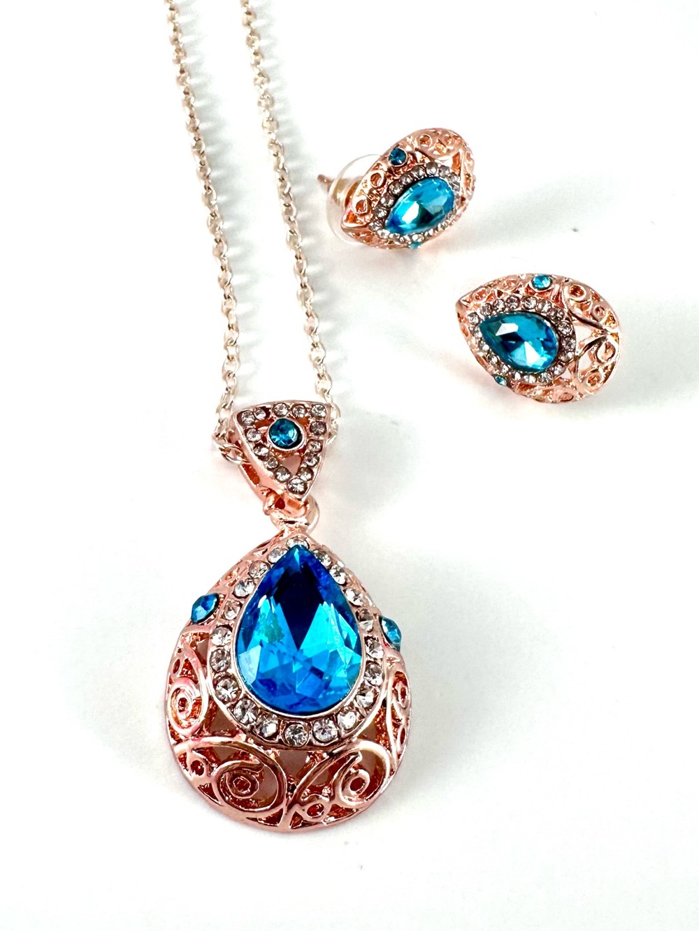 NWT Rose Gold Blue Crystal Teardrop Necklace & Earring Set